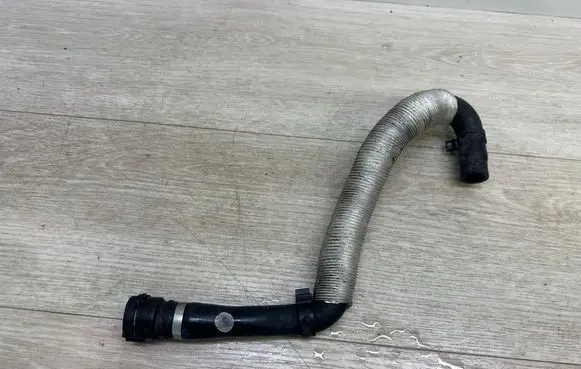 Porsche Macan (95B) Engine coolant pipe/hose 95B819332A