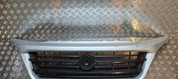 Front bumper upper radiator grill