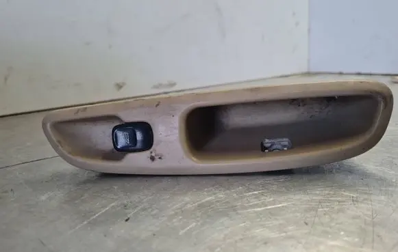 Volvo V70 Electric window control switch 8685288 03W124