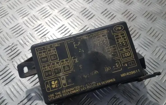 Mitsubishi Pajero Fuse box set MR409811