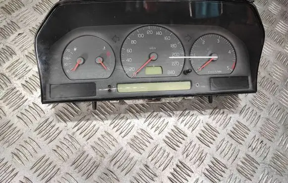Volvo V70 Speedometer (instrument cluster) 9168144
