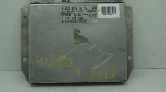 Mercedes-Benz E W210 Wing mirror control module merc210q1w33