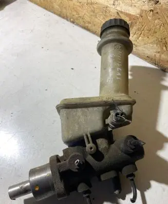 Brake fluid reservoir