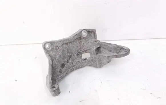 Subaru Outback (BS) Engine mounting bracket