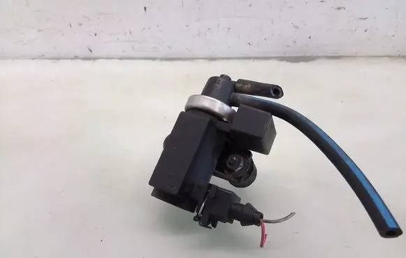 BMW 5 E39 Turbo solenoid valve 72279600