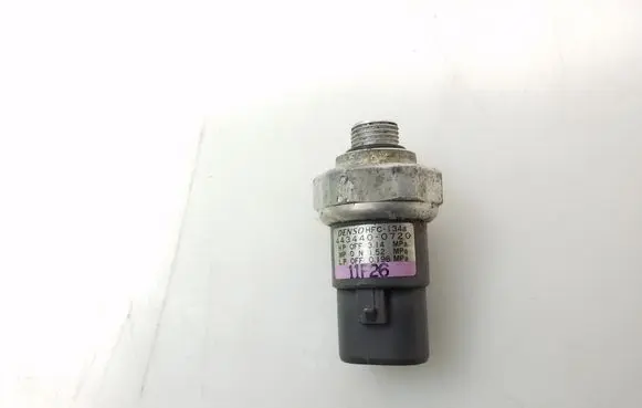 Toyota Corolla E120 E130 Air conditioning (A/C) pressure sensor 