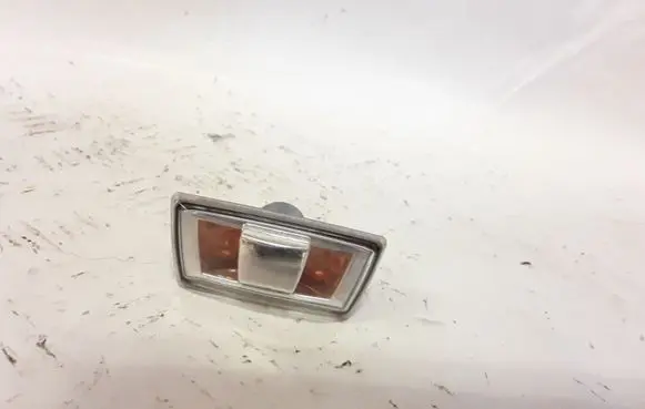Opel Zafira B Front fender indicator light 13228580 13228581