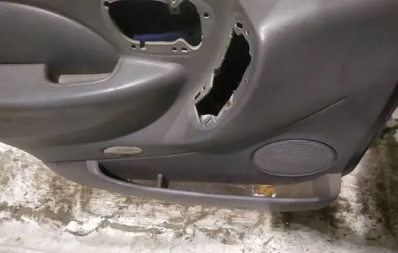 Chrysler Voyager Front door card panel trim 