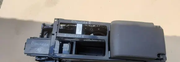 Land Rover Discovery 5 Center console