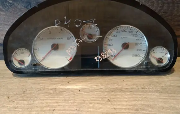 Peugeot 407 Speedometer (instrument cluster)