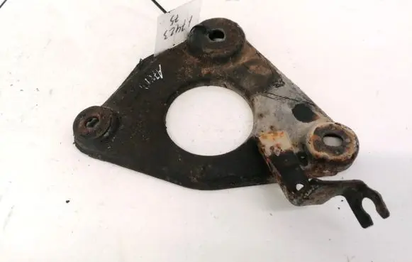 Nissan Primera Engine mounting bracket