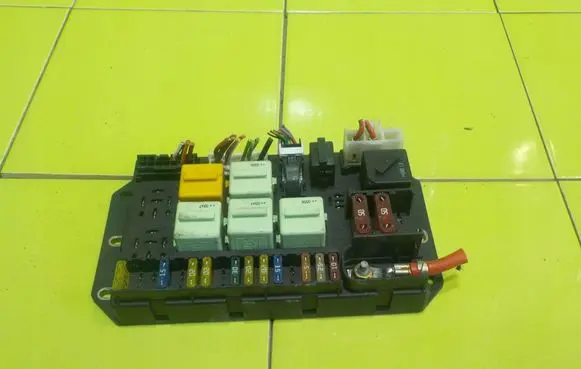 Rover Range Rover Fuse box set 518776117 NP413