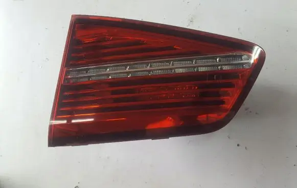 Tailgate rear/tail lights