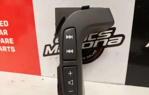 Volvo S80 Steering wheel buttons/switches 8691662