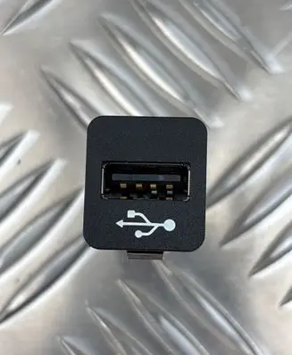 BMW X1 E84 USB socket connector 9237656