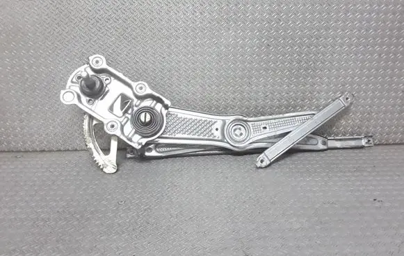 Toyota Yaris Front door manual window regulator 