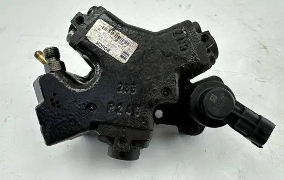 Opel Meriva B Fuel injection high pressure pump 0445010204