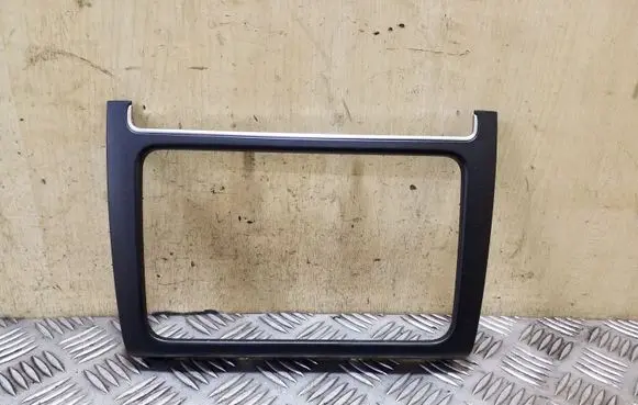 Volkswagen Polo V 6R Radio/GPS head unit trim 6R0858069