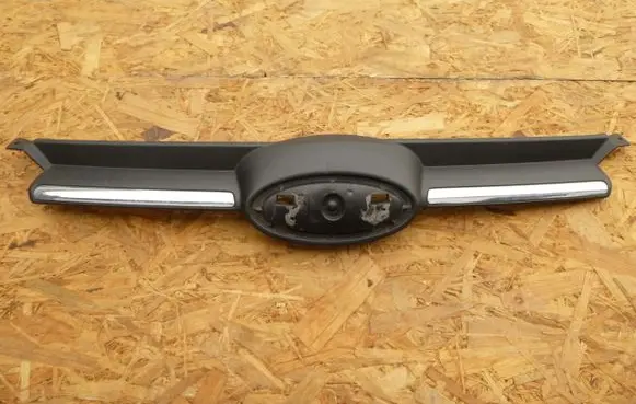 Ford Focus Front bumper upper radiator grill BM518200B