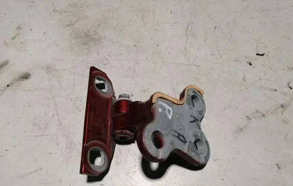 Volvo S60 Front door lower hinge 31218514