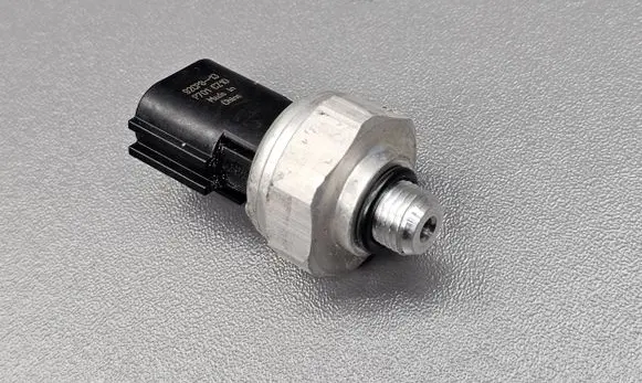 Mazda 3 III Air conditioning (A/C) pressure sensor 92CP813
