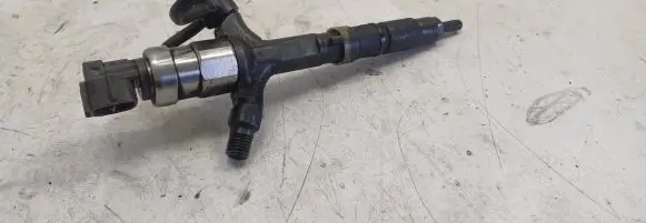 Toyota Corolla Verso E121 Fuel injector 2367027020