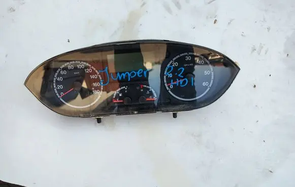 Speedometer (instrument cluster)