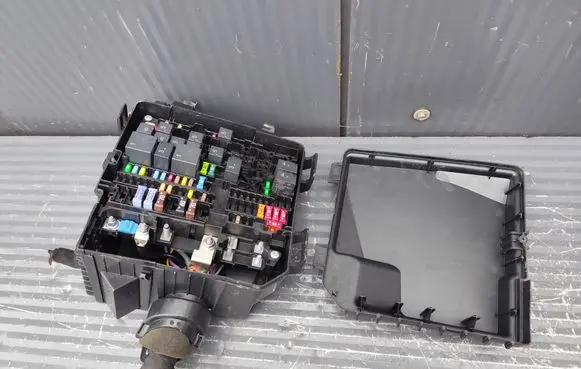 Peugeot 408 P54 Fuse box set 9843058980