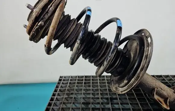 Toyota RAV 4 (XA40) Front coil spring IMPRK1564442