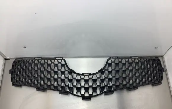 Toyota Yaris Front bumper upper radiator grill 