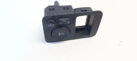 Honda CR-V Wing mirror switch m33212