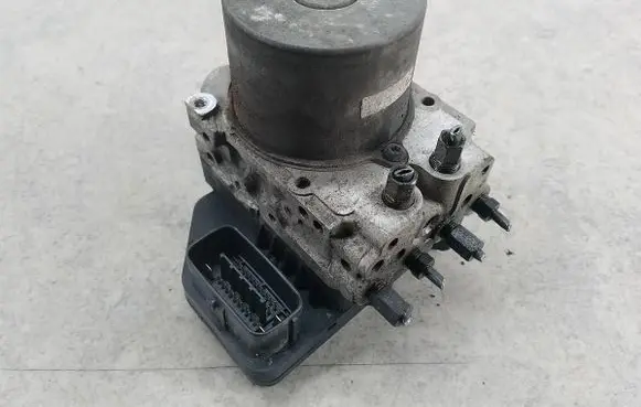 Mazda 6 ABS Pump GAM7437A0
