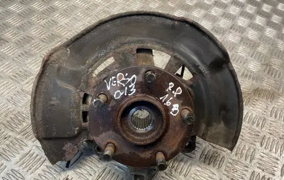 Toyota Verso Front wheel hub spindle knuckle