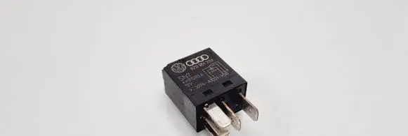 Volkswagen PASSAT B6 Other relay 8Z0951253