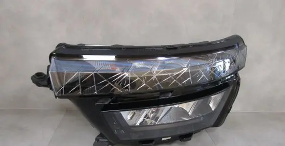 Skoda Kamiq Headlight/headlamp 658941015 0021383204 175PL10516