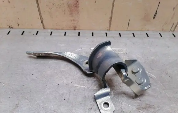 Audi A4 S4 B7 8E 8H Tailgate/trunk/boot hinge 8E9827300F