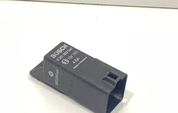 Chrysler Voyager Glow plug pre-heat relay 0281003040