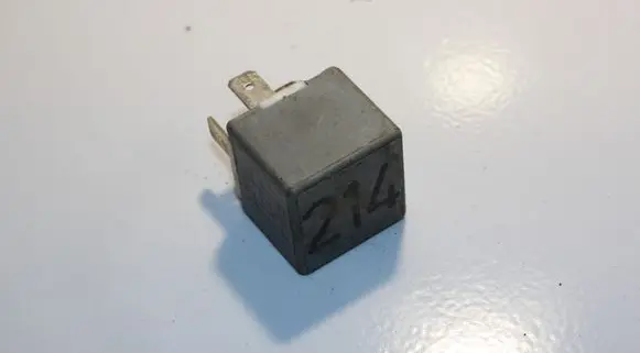 Volkswagen PASSAT B5 Other relay 443951253K