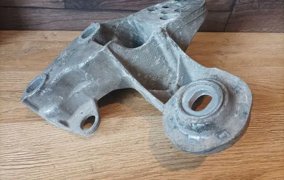 Audi A4 S4 B6 8E 8H Engine mounting bracket 4B0199351A