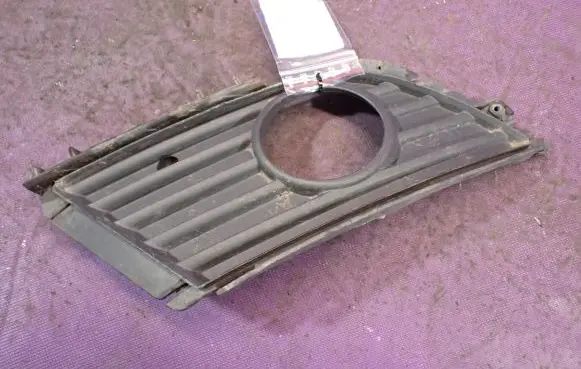 Opel Corsa C Front bumper lower grill 13120838