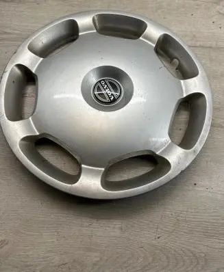 Volvo V70 R15 wheel hub/cap/trim 30714560 D38ME