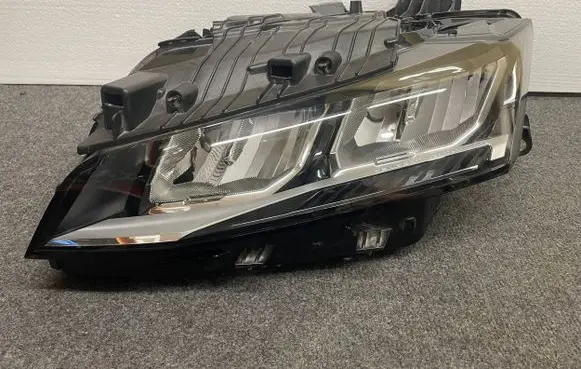 Peugeot 308 Headlight/headlamp 9849116580
