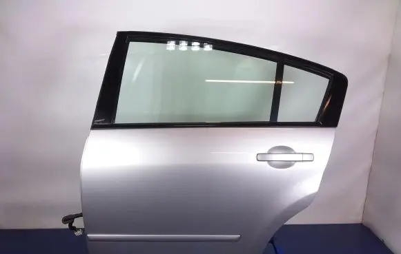 Nissan Maxima A34 Rear door