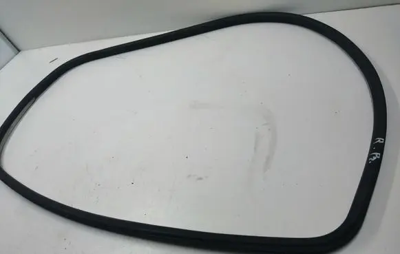 Volkswagen PASSAT B5 Front door rubber seal 3B0867366G