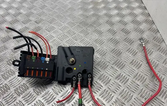 Mercedes-Benz E W211 Fuse module 2119820402