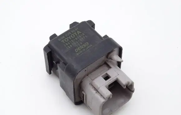 Toyota Yaris Glow plug pre-heat relay 2861067010 1567000671