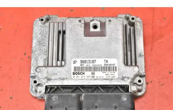 Chevrolet Captiva Engine control unit/module ECU 96813187