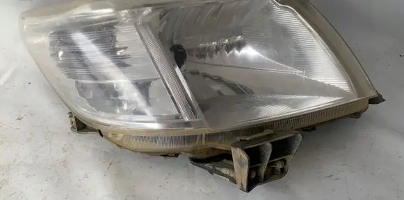 Toyota Hilux (AN10, AN20, AN30) Headlight/headlamp