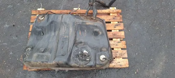 Toyota Avensis T220 Fuel tank 