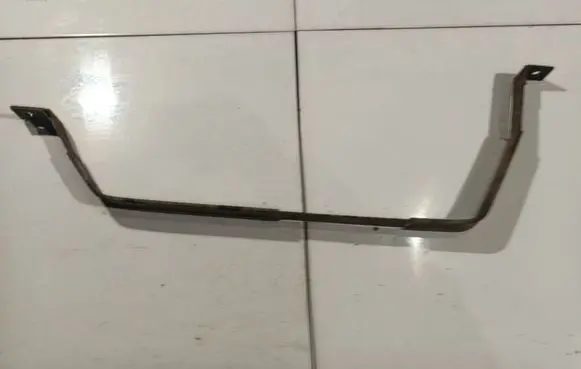 Hyundai i30 Fuel tank mounting bracket 